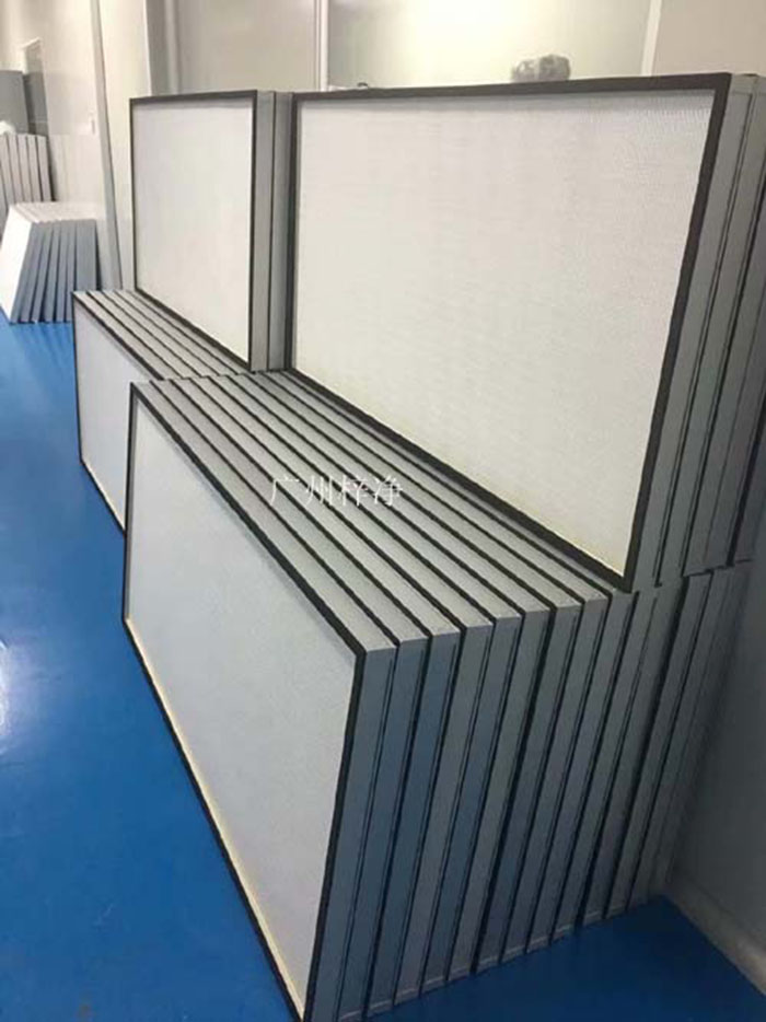 ULPA級超高效空氣過濾器適用于10000級-100級潔凈系統(tǒng)，空調(diào)系統(tǒng)，因此產(chǎn)品已廣泛應(yīng)用于電子、微電子、半導(dǎo)體、光器件、生物和醫(yī)藥線路、照相機和光學(xué)儀器、精密機械等多個領(lǐng)域。