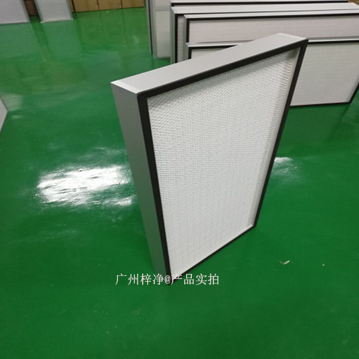 高效過濾器在潔凈室中的布置是確保室內(nèi)空氣質量達到規(guī)定標準的關鍵環(huán)節(jié)。