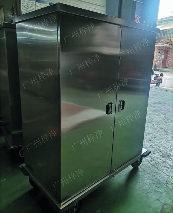 一次性物品電動轉(zhuǎn)運車采用304拉絲不銹鋼板面板厚度：≥1.2mm,表面作拉絲亞光處理。